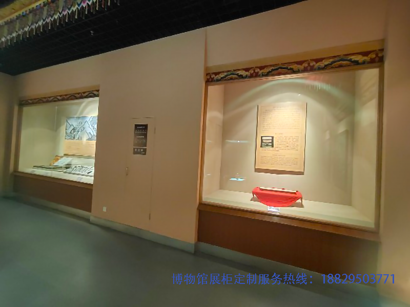 深圳市实创展览展示博物馆展柜源头厂家设计制作的博物馆木纹贴皮入墙龛柜-实创 - B013