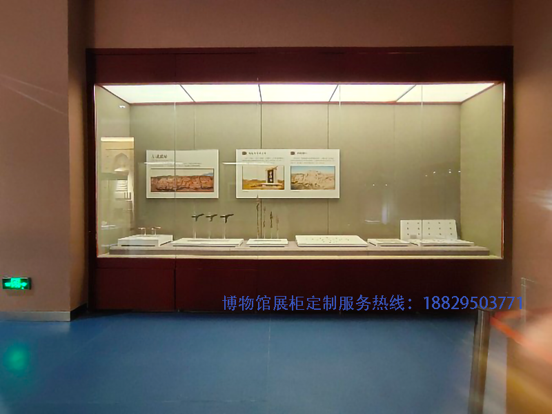 深圳市实创展览展示博物馆展柜源头厂家设计制作的博物馆木纹贴皮入墙龛柜-实创 - B013